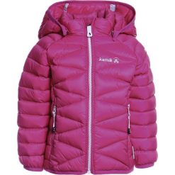 Kamik ADELE Kurtka puchowa super hero pink. Czerwone kurtki sportowe damskie marki Kamik, z materiału. W wyprzedaży za 284,25 zł.