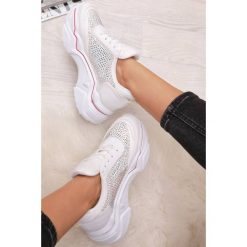 Sneakersy damskie DALMA WHITE / RED. Białe buty sportowe damskie IVET, z aplikacjami, eleganckie. W wyprzedaży za 89,00 zł.