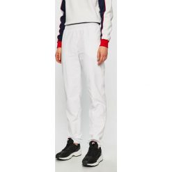 Fila - Spodnie. Białe spodnie damskie Fila, s, bez wzorów, z poliesteru, casualowe. W wyprzedaży za 219,90 zł.