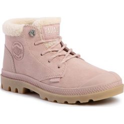 Trapery PALLADIUM - Pampa Lo Wt W 96467-612-M Rose Dust. Różowe trapery damskie Palladium, ze skóry, klasyczne, bez obcasa, bez zapięcia. W wyprzedaży za 299,00 zł.