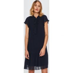 Dkny - Sukienka. Niebieskie sukienki damskie DKNY, na co dzień, bez wzorów, z poliesteru, biznesowe, bez kołnierzyka, z krótkim rękawem, krótkie, mini, proste. Za 699,90 zł.