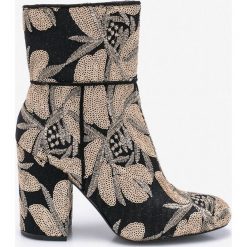 Steve Madden - Botki Goldie. Szare buty zimowe damskie marki Steve Madden, z materiału, na obcasie. W wyprzedaży za 299,90 zł.