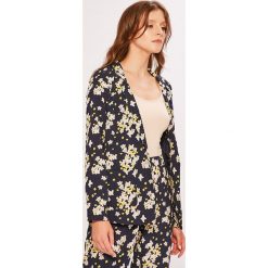 Vero Moda - Żakiet Explore. Białe marynarki damskie Vero Moda, bez wzorów, z poliesteru. W wyprzedaży za 49,90 zł.