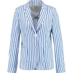 Blezer w kolorze niebiesko-białym. Niebieskie bolerka i narzutki damskie Gerry Weber, w paski, bez rękawów. W wyprzedaży za 189,95 zł.