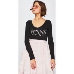 Pepe Jeans - Bluzka Carrie. Czarne bluzki damskie Pepe Jeans, s, z nadrukiem, z elastanu, casualowe, z okrągłym kołnierzem, z długim rękawem. W wyprzedaży za 99,90 zł.