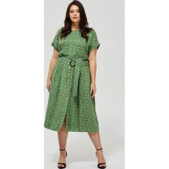 Sukienka w groszki. Zielone sukienki damskie Moodo, na co dzień, z nadrukiem, z wiskozy, retro, z okrągłym kołnierzem, bez rękawów. Za 119,99 zł.