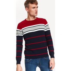 Sweter w bloki kolorystyczne. Niebieskie swetry męskie Top Secret, na zimę, m, w paski, z dzianiny, z okrągłym kołnierzem, bez kaptura. W wyprzedaży za 59,99 zł.