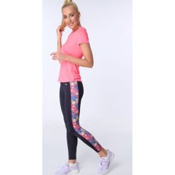 Legginsy sportowe z lampasem w kwiaty granatowe MR15471. Szare legginsy damskie Fasardi, s, w kwiaty. Za 69,00 zł.