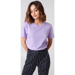 NA-KD Basic T-shirt oversize - Purple. Fioletowe t-shirty damskie NA-KD Basic, z bawełny. W wyprzedaży za 37,07 zł.
