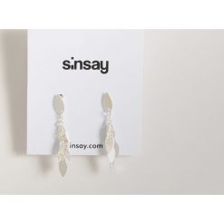 Kolczyki z zawieszkami - Jasny szary. Szare kolczyki damskie Sinsay. Za 10,00 zł.