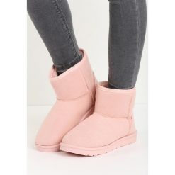 Różowe Śniegowce Simply Black. Czarne buty zimowe damskie Born2be. Za 69,99 zł.