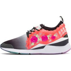 Nike Sophia Webster Tenisówki Czarny Biały. Czarne trampki i tenisówki damskie Nike, z materiału. Za 495,95 zł.