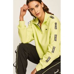 Fila - Bluza. Żółte bluzy damskie Fila, s, z aplikacjami, z bawełny, z krótkim rękawem, krótkie, bez kaptura. Za 519,90 zł.