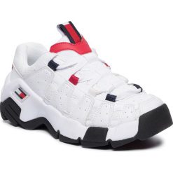 Sneakersy TOMMY JEANS - Heritage Chunky Sneaker EN0EN00669 White 100. Białe półbuty damskie Tommy Jeans, z jeansu. W wyprzedaży za 379,00 zł.