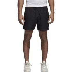 SPODENKI ADIDAS ESSENTIALS CHELSEA (XXL). Spodenki i szorty męskie Adidas, xxl, z materiału, klasyczne. W wyprzedaży za 79,99 zł.