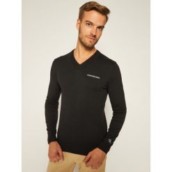 Sweter Calvin Klein Jeans Essential J30J315602. Szare swetry męskie Calvin Klein Jeans, m, bez wzorów, z jeansu, klasyczne, z klasycznym kołnierzykiem, bez kaptura. Za 349,00 zł.