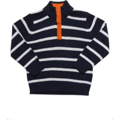 SWETER DŁUGI RĘKAW DLA CHŁOPCA W PASKI. Niebieskie swetry chłopięce HAPPY KIDS, w paski, z bawełny, bez kołnierzyka. W wyprzedaży za 19,99 zł.