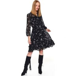 Sukienka damska w kwiaty, z nadrukiem. Czarne sukienki damskie Top Secret, na co dzień, na zimę, z nadrukiem, z tkaniny, eleganckie, bez kołnierzyka, bez rękawów. Za 179,99 zł.
