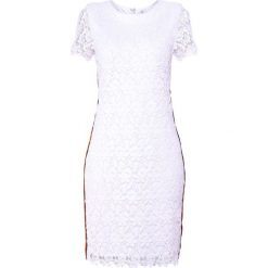 BOSS CASUAL DARUCH Sukienka etui white. Białe sukienki BOSS Casual, na co dzień, xs, z materiału, casualowe. Za 959,00 zł.