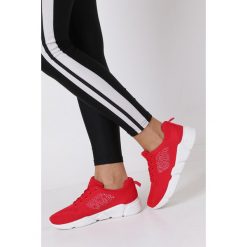 Czerwone buty sportowe sznurowane casu 1902-4. Czerwone buty sportowe damskie Casu, bez wzorów, z materiału, sportowe. Za 69,99 zł.