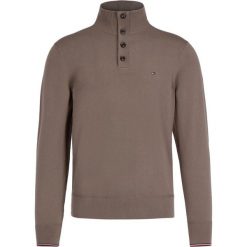 Golf TOMMY HILFIGER High Neck MW0MW11662. Pomarańczowe swetry męskie TOMMY HILFIGER, m, bez wzorów, z jedwabiu, z golfem, bez kaptura. W wyprzedaży za 279,00 zł.