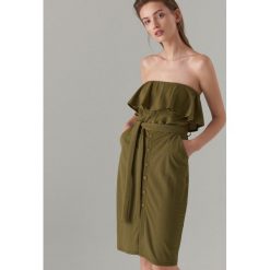 Sukienka hiszpanka z wiązaniem - Khaki. Brązowe sukienki damskie Mohito, s, bez wzorów, bez kołnierzyka, bez rękawów. Za 119,99 zł.