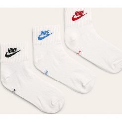 Nike Sportswear - Skarpetki (3-pack). Białe skarpetki męskie Nike Sportswear, z nadrukiem, z elastanu. Za 59,90 zł.