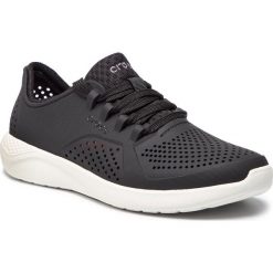 Półbuty CROCS - Literidepacerw 205234 Black. Czarne klapki damskie Crocs, bez wzorów, z tworzywa sztucznego, bez obcasa, na płaskiej podeszwie. Za 299,00 zł.