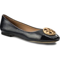 Baleriny TORY BURCH - Chelsea Cap - Toe Ballet 46882 Perfect Navy 416. Niebieskie baleriny damskie Tory Burch, bez wzorów, ze skóry, bez obcasa. W wyprzedaży za 599,00 zł.