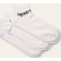 Emporio Armani - Stopki (3-pack). Czarne skarpetki męskie Emporio Armani, z nadrukiem, z elastanu. Za 99,90 zł.