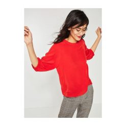 Aksamitna bluzka. Szare bluzki damskie marki Promod, bez wzorów, eleganckie, bez kołnierzyka, bez rękawów. Za 119,90 zł.