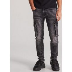 Spodnie jeansowe z kieszeniami - Szary. Szare spodnie męskie Reserved, m, bez wzorów, z jeansu. Za 149,99 zł.