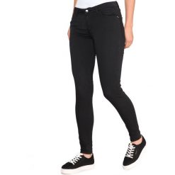 Guess Curve X Spodnie Czarny. Czarne spodnie damskie Guess, z elastanu. Za 368,95 zł.
