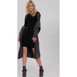 Czarna Sukienka Oriana. Czarne sukienki damskie other, na zimę, s, bez wzorów, z dzianiny, bez kołnierzyka, bez rękawów, mini. Za 99,99 zł.