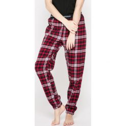 Emporio Armani - Spodnie piżamowe. Szare piżamy damskie marki Emporio Armani, l, z bawełny. W wyprzedaży za 219,90 zł.