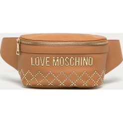 Love Moschino - Nerka. Nerki damskie Love Moschino, w paski, ze skóry ekologicznej, z aplikacjami. Za 589,90 zł.