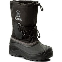 Śniegowce KAMIK - Southpole4 NK4727 Black. Czarne buty chłopięce zimowe marki Kamik, bez zapięcia. W wyprzedaży za 209,00 zł.