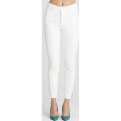 JEANSY TAYLOR SKINNY FIT PINKO. Białe jeansy damskie Pinko, z podwyższonym stanem. Za 415,00 zł.