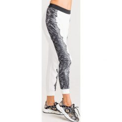 SPODNIE DRESOWE TWINSET U&B. Białe spodnie damskie Twinset U&B, xs, z dresówki. Za 519,00 zł.