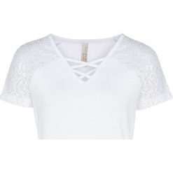 Shirt z koronką bonprix biały. Białe koszulki damskie bonprix, w koronkowe wzory, z koronki, eleganckie, bez kołnierzyka, z krótkim rękawem. Za 74,99 zł.