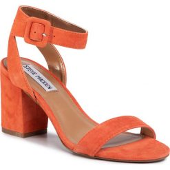 Sandały STEVE MADDEN - Malia SM11000945-03002-805 Orange Suede. Pomarańczowe klapki damskie Steve Madden, bez wzorów, ze skóry, bez obcasa. W wyprzedaży za 359,00 zł.