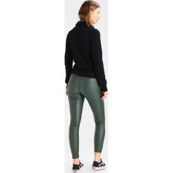 Swetry klasyczne damskie: TWINTIP Sweter grey/black