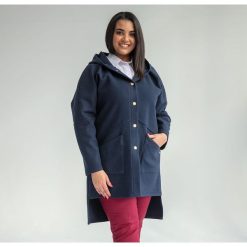 Płaszcz Neli dla puszystych kolor granat OVERSIZE PLUS SIZE JESIEŃ. Brązowe płaszcze damskie Moda Size Plus Iwanek, na jesień, s, bez wzorów, z elastanu, eleganckie, plus size. Za 199,00 zł.