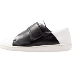 Another project Sneakersy niskie black/white. Czarne trampki i tenisówki damskie another project, bez wzorów, ze skóry, bez zapięcia. Za 709,00 zł.