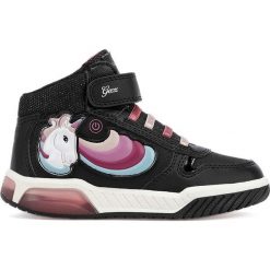 Sneakersy "Inek" w kolorze czarno-jasnoróżowym. Różowe trampki dziewczęce geox kids, bez wzorów, z gumy, bez zapięcia. W wyprzedaży za 159,95 zł.