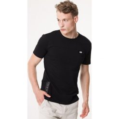 Czarna Koszulka Get Loud. Czarne koszulki męskie Born2be, xl, bez wzorów, bez kołnierzyka, bez rękawów. Za 39,99 zł.
