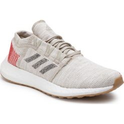 Buty adidas - PureBoost Go B37805 Cbrown/Carbon/Actred. Brązowe buty sportowe męskie Adidas, z tworzywa sztucznego, bez zapięcia, do biegania. W wyprzedaży za 339,00 zł.