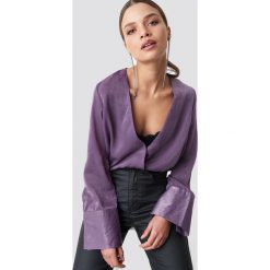 NA-KD Kopertowy bluzka z satyny - Purple. Fioletowe bluzki damskie NA-KD, bez wzorów, z poliesteru, bez kołnierzyka, z długim rękawem. Za 60,95 zł.