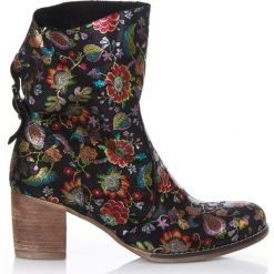 Botki na słupku - skóra naturalna - model 497 - kolor czarne liście. Czarne botki damskie Zapato, na zimę, z jeansu, klasyczne, za kostkę, bez obcasa, na obcasie, na klamry. Za 399,00 zł.