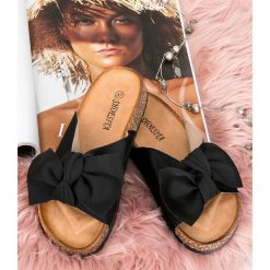 Klapki damskie Shoesita KS-9039 Czarne. Czarne klapki damskie SHOESITA, bez wzorów, z tworzywa sztucznego, bez obcasa, na płaskiej podeszwie. Za 49,00 zł.